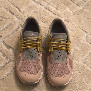 ONCLOUD RUNNING SHOES